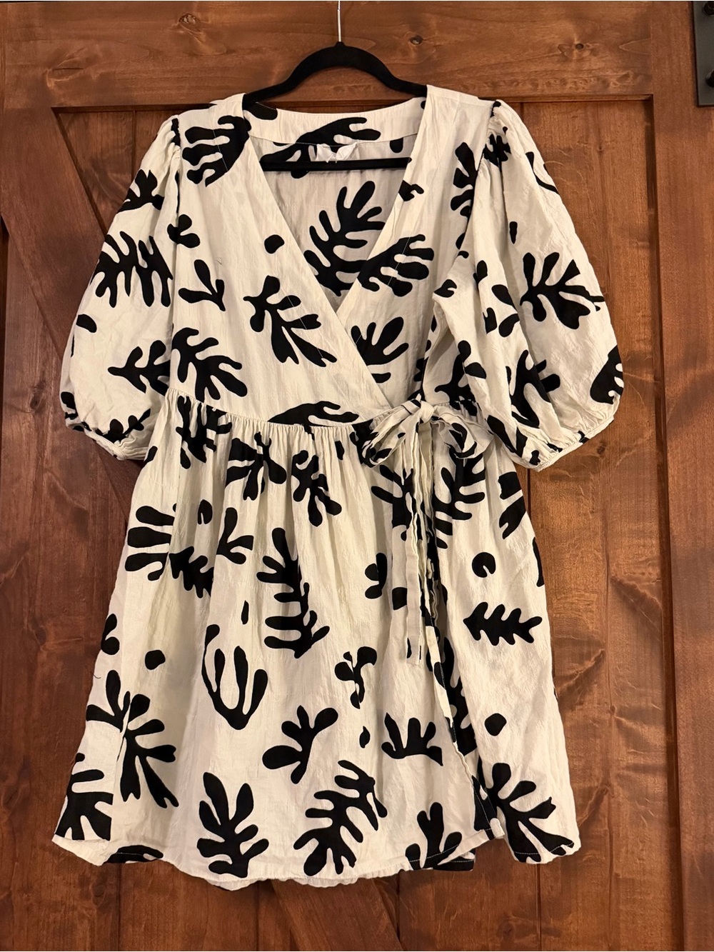 MINERAL Black White Abstract Matisse Leaf Wrap Mini Dress Size L Large EUC